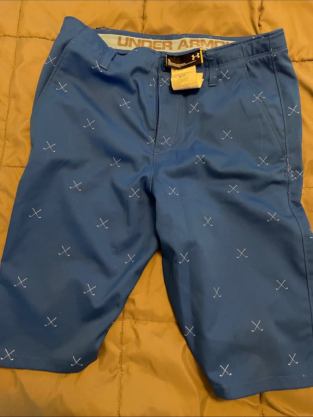 Under Armour Boys size 18, Navy Blue Golf Shorts with Small Crossed Club Print
